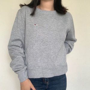 Tommy Hilfiger Grey Cropped Sweatshirt